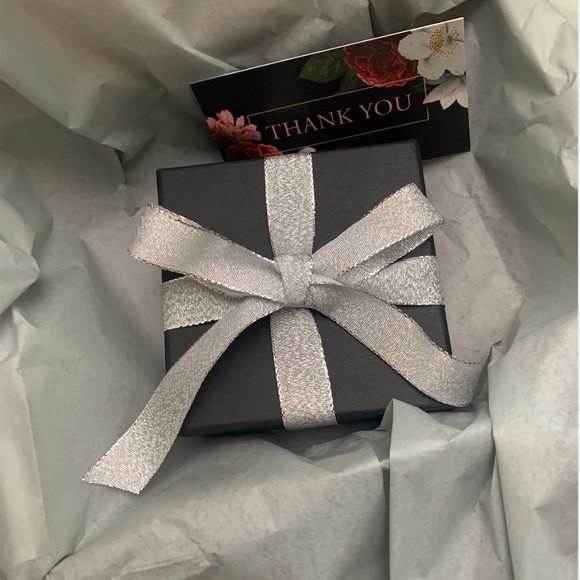 14K Gold Double Chain Choker with Medallion Neckla - Picture 5 of 7